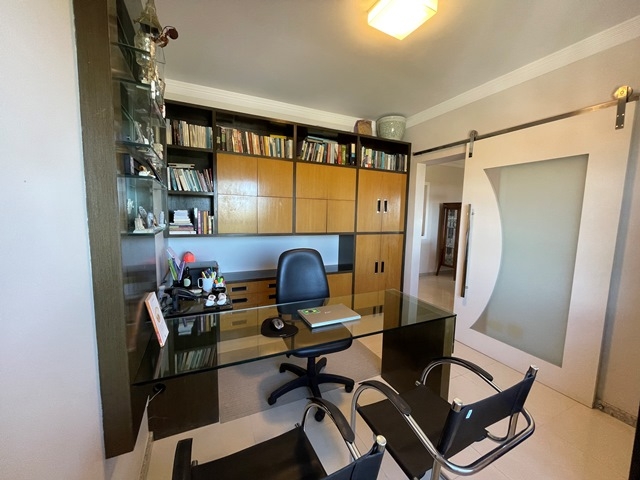 Apartamento disponível para venda no bairro Farolândia no Condomínio Edfício Saint James Park.