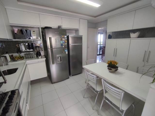 Apartamento disponível para venda no bairro Farolândia no Condomínio Edfício Saint James Park.