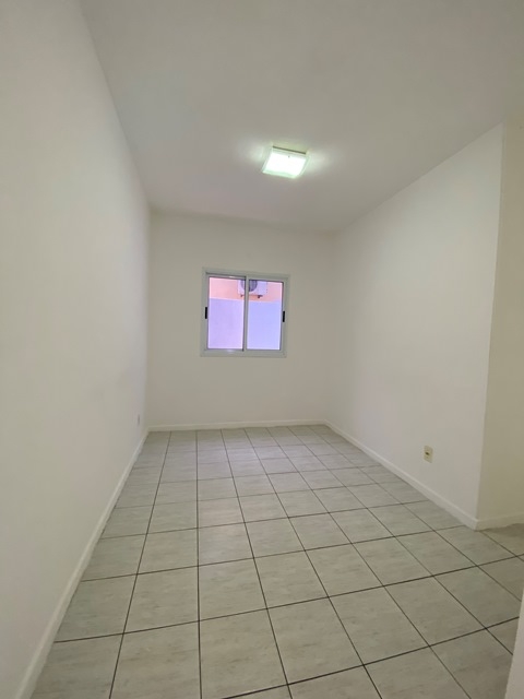 Apartamento no Condomínio Alphaville II, no Bairro Luzia.