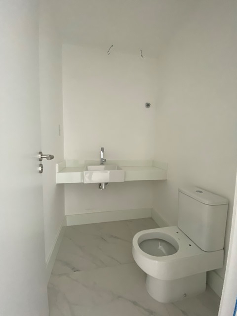 Apartamento mansão à venda na Avenida Beira Mar 