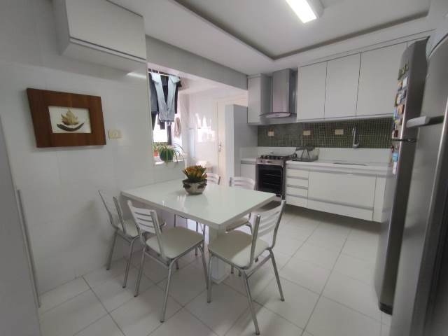 Apartamento disponível para venda no bairro Farolândia no Condomínio Edfício Saint James Park.