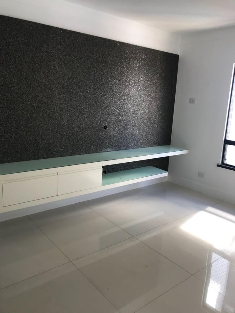 Apartamento à venda na Avenida Beira Mar no Mansão Seixas Dória 