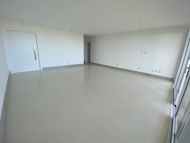 Apartamento mansão à venda na Avenida Beira Mar 