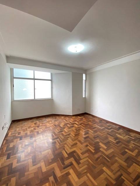 Apartamento à venda no Bairro São José no Edifício Ouro