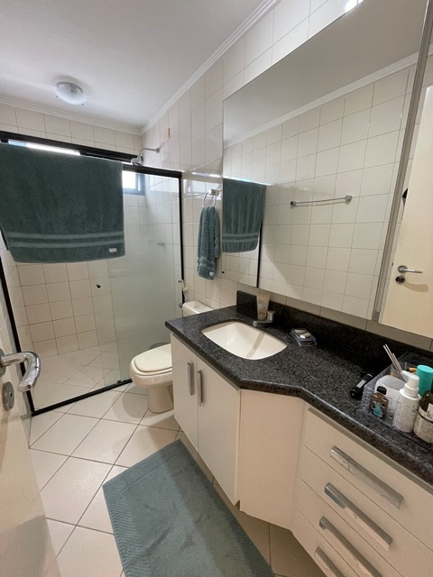 Apartamento disponível para venda no bairro Farolândia no Condomínio Edfício Saint James Park.