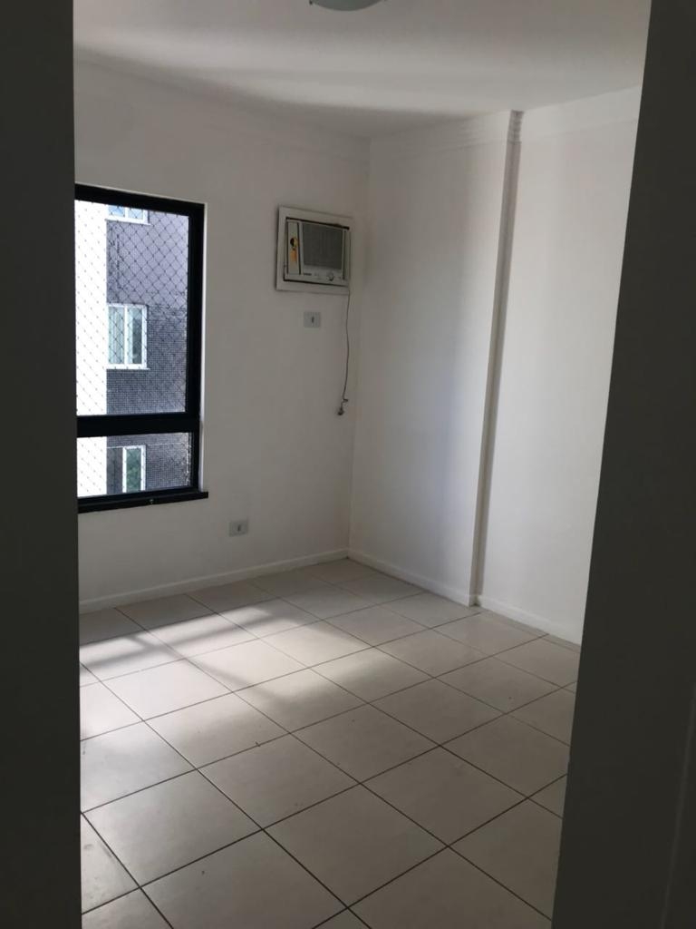 Apartamento à venda na Avenida Beira Mar no Mansão Seixas Dória 