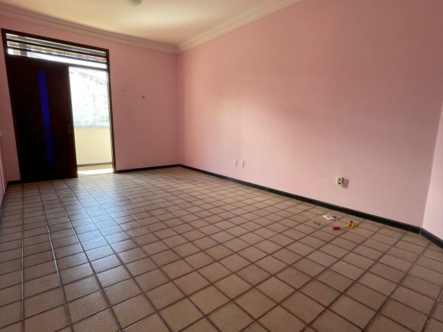 WhatsApp Image 2024-05-28 at 09.21.03 (1)