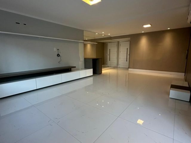 WhatsApp Image 2025-11-14 at 09.41.00 (1)