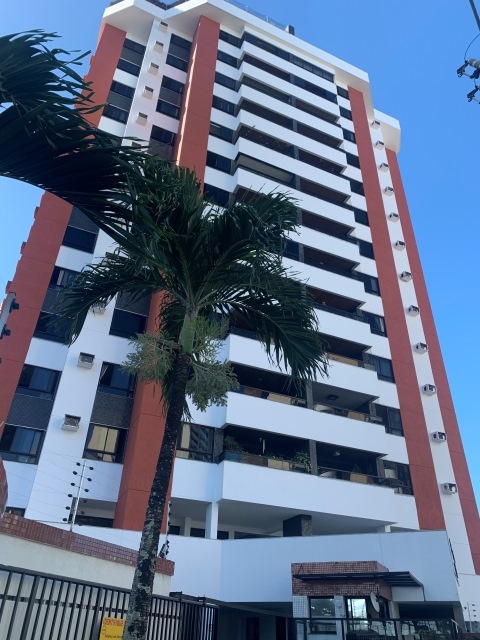 Apartamento à venda no Bairro Grageru no Condomínio Beau Rivage 