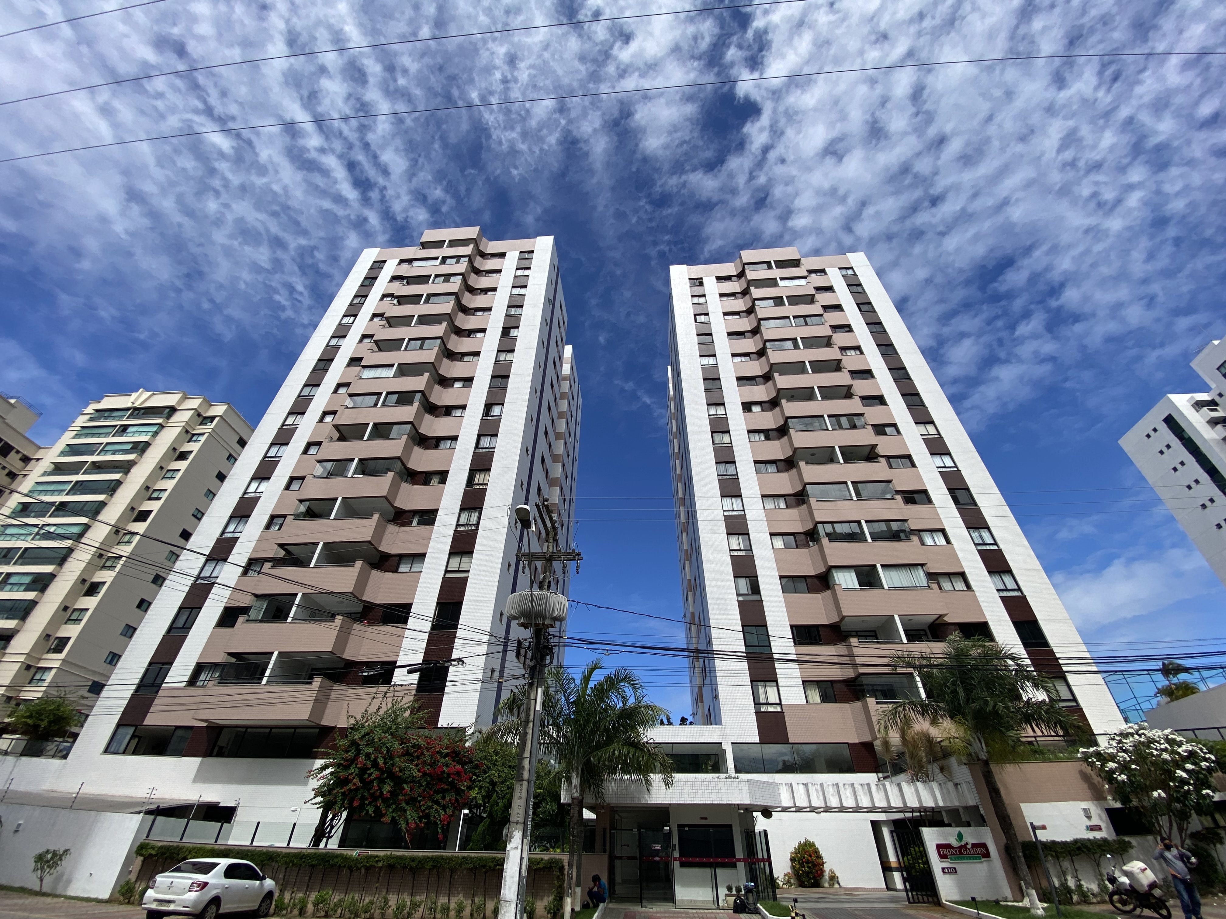 Apartamento à venda no Bairro Luzia no Condomínio Front Garden 