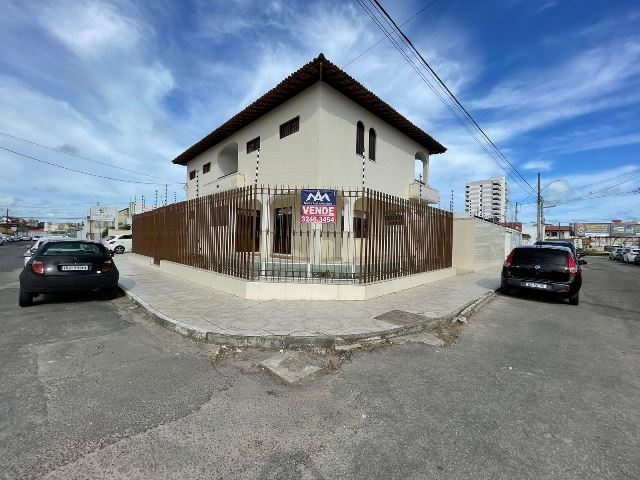 Casa à venda no Bairro Salgado Filho na Rua Américo Curvelo 